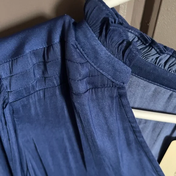 NWT Evereve Tally Satin Blouse - Medium - Blue - Picture 3 of 5